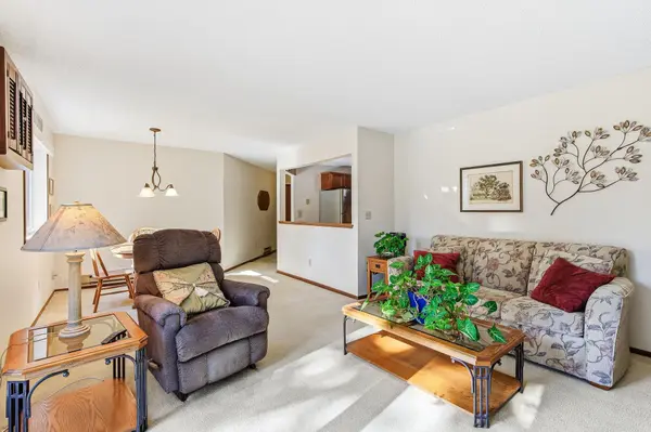 1581 Wheelock LN #101, Saint Paul, MN 55117