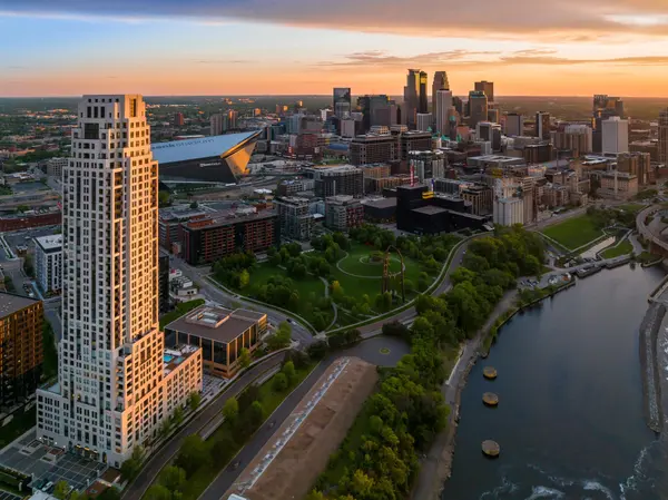 1111 W River Pkwy #34A, Minneapolis, MN 55415