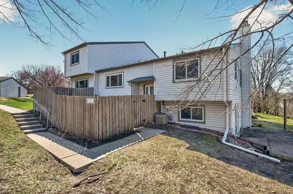 3426 Highlander DR, Eagan, MN 55122