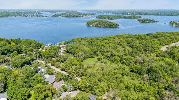 4400 Shady LN, Mound, MN 55364