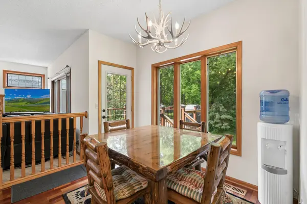 1540 Viewcrest LN, Burnsville, MN 55337