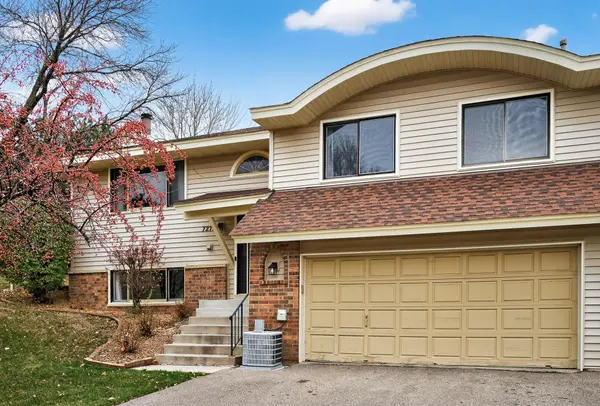 7275 Pontiac CIR, Chanhassen, MN 55317