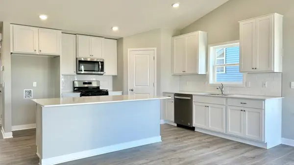 2260 Latour DR, Shakopee, MN 55379