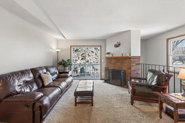 1046 E Travelers TRL #39, Burnsville, MN 55337