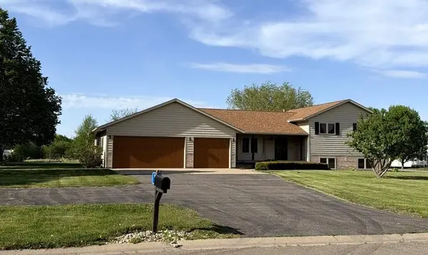 102 Meadowview ST, Marshall, MN 56258