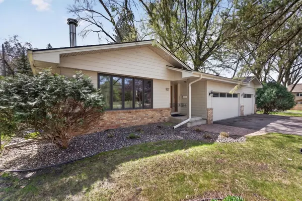 6929 Glenwood AVE, Golden Valley, MN 55427