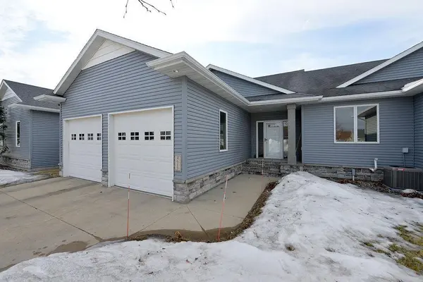 4615 Beach LN S, Fargo, ND 58104