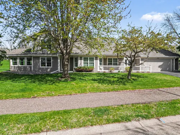 1723 Donegal DR, Woodbury, MN 55125