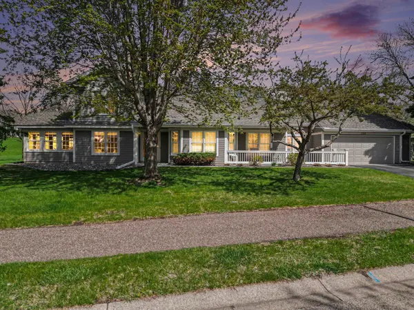 1723 Donegal DR, Woodbury, MN 55125
