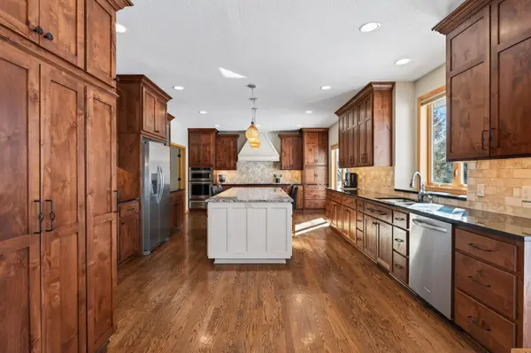 17232 Deerfield DR SE, Prior Lake, MN 55372