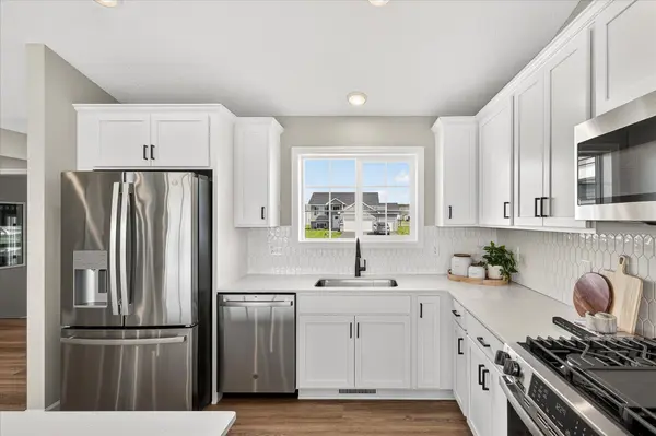 801 Walnut Grove LN, Hanover, MN 55341