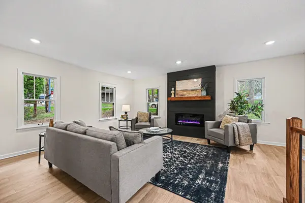 87 Juniper ST,  Mahtomedi,  MN 55115