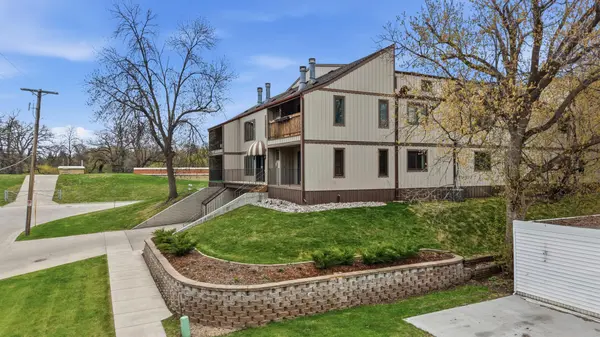 326 10th AVE S #2, Fargo, ND 58103