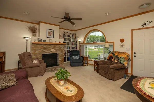 1925 Cabernet LN NW, Rochester, MN 55901