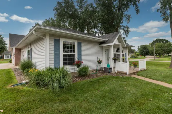 1925 Cabernet LN NW, Rochester, MN 55901