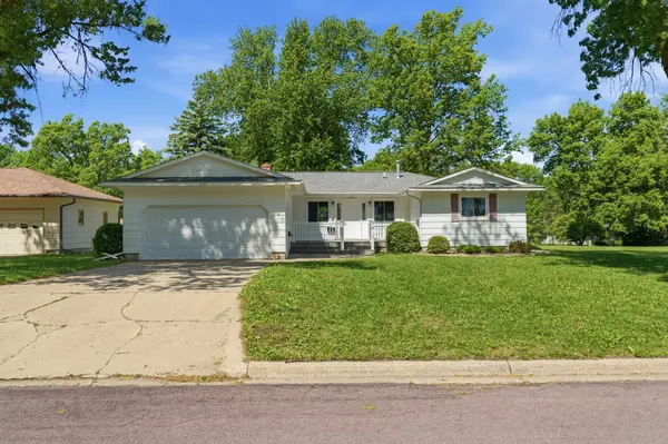 1224 S Ramsey ST,  Blue Earth,  MN 56013