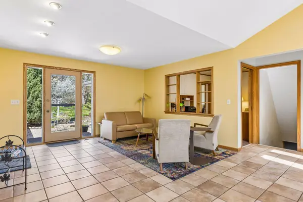 4860 Woodridge CT, Minnetonka, MN 55345