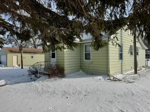 911 Maple AVE, Bird Island, MN 55310