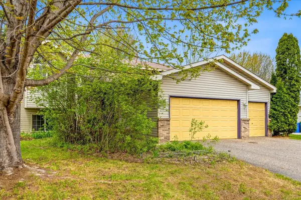 676 Joes Lake RD SE, Cambridge, MN 55008