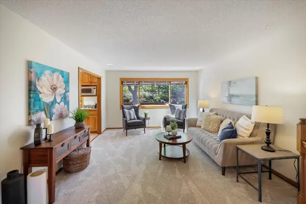 10365 Buckingham DR, Eden Prairie, MN 55347