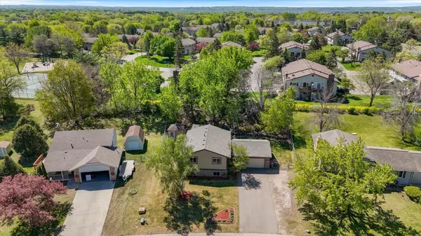 10365 Buckingham DR, Eden Prairie, MN 55347