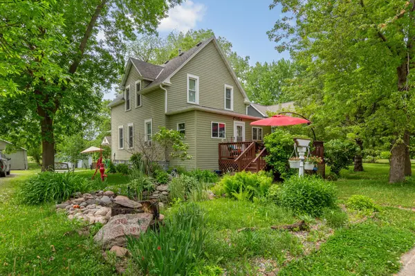 104 S Nicollet ST, Winthrop, MN 55396