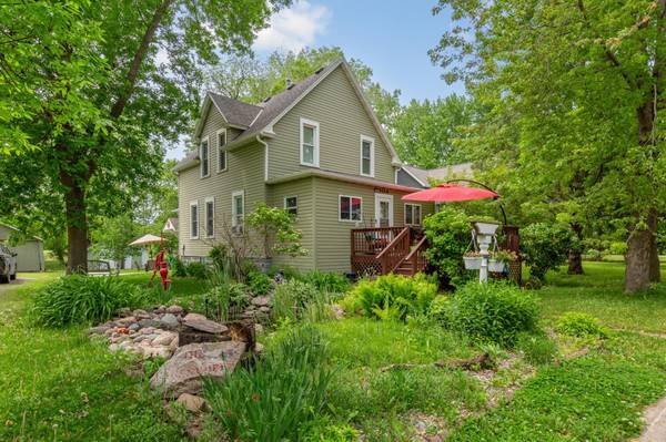 104 S Nicollet ST, Winthrop, MN 55396