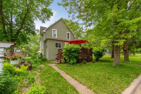 104 S Nicollet ST, Winthrop, MN 55396