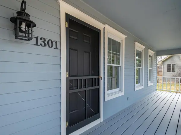 1301 Courtland E, Waconia, MN 55387