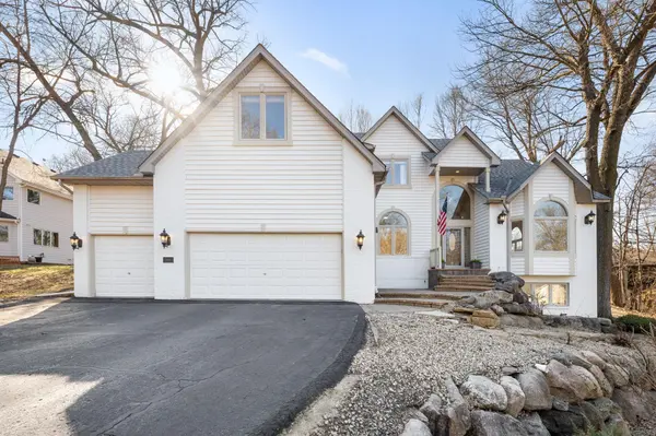 8941 Vandegriff WAY, Maple Grove, MN 55311