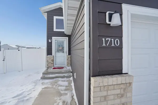 1710 67th AVE S, Fargo, ND 58104