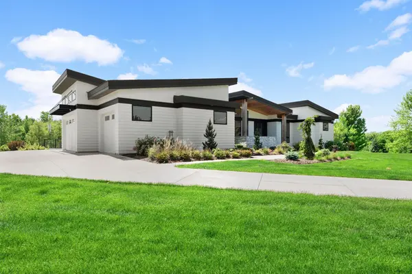 7737 Prairie Grass PASS, Credit River, MN 55372
