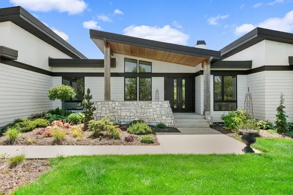 7737 Prairie Grass PASS, Credit River, MN 55372