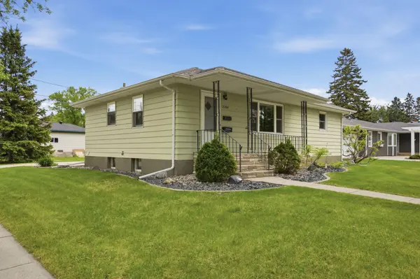 2204 7th ST S, Moorhead, MN 56560