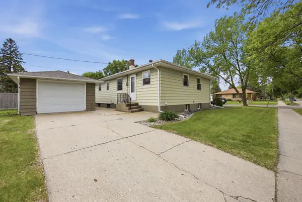 2204 7th ST S, Moorhead, MN 56560
