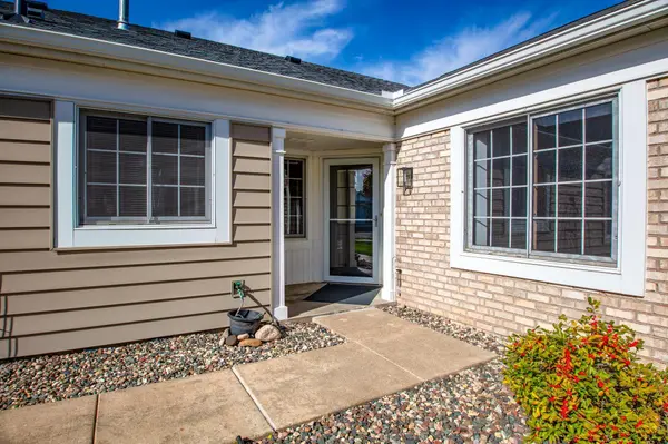 6800 Fremont LN, Woodbury, MN 55125