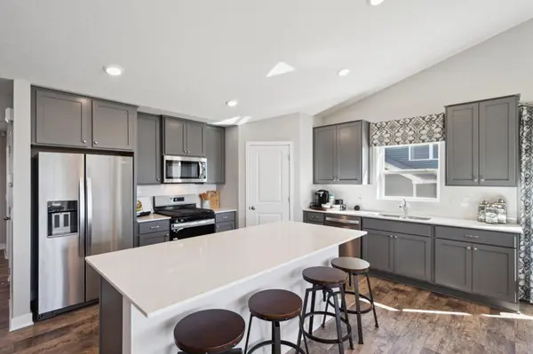 1657 Shasta DR, Shakopee, MN 55379