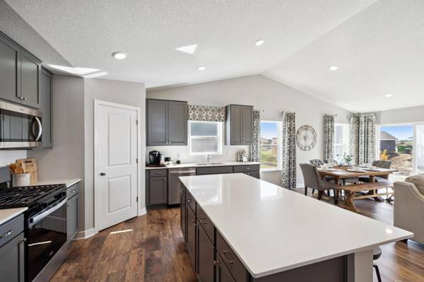 1657 Shasta DR, Shakopee, MN 55379