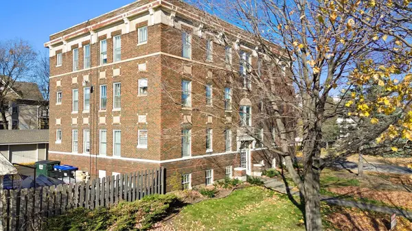 195 Lexington Pkwy N, Saint Paul, MN 55104