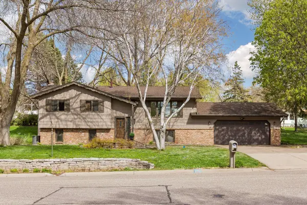 2720 Pineview LN N, Plymouth, MN 55441