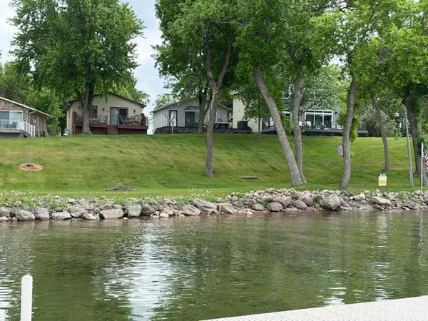 41349 Greenwood TRL, Battle Lake, MN 56515