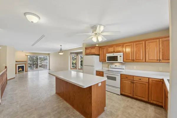 1102 Highpoint CT, New Richmond, WI 54017