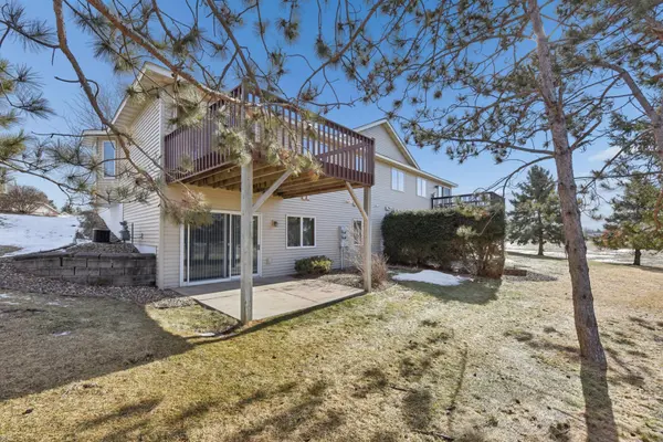 1102 Highpoint CT, New Richmond, WI 54017