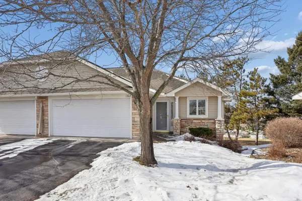 1102 Highpoint CT, New Richmond, WI 54017