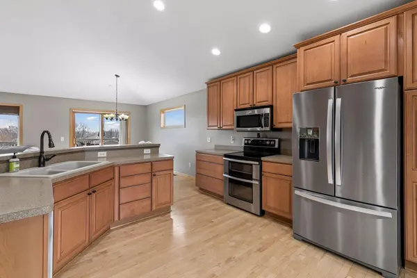 909 Firethorne TRL, Jordan, MN 55352