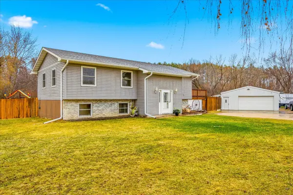 33805 Vickers ST NE, Cambridge, MN 55008
