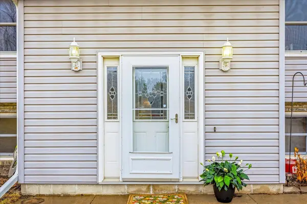 33805 Vickers ST NE, Cambridge, MN 55008