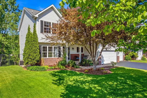9020 Parkside DR, Woodbury, MN 55125