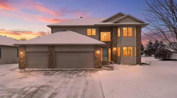 2518 Parkview DR S, Fargo, ND 58103