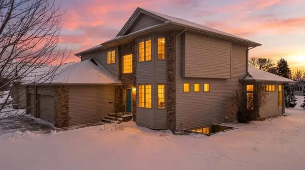 2518 Parkview DR S, Fargo, ND 58103